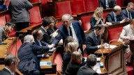 Decae el gobierno francés liderado por Bayrou tras perder la moción de confianza