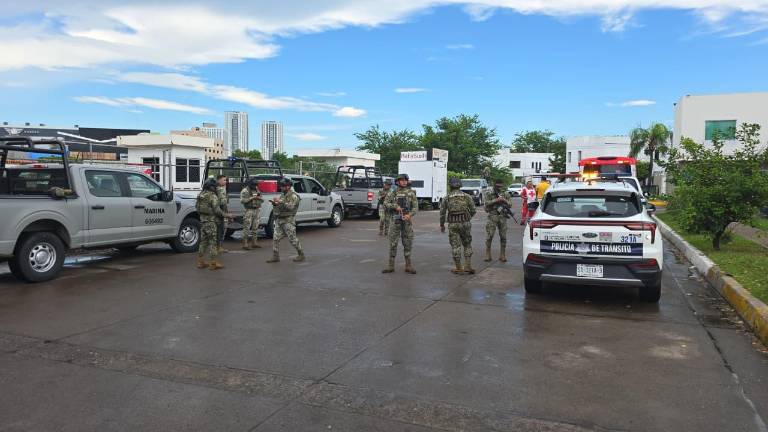 Chocan unidades de la Marina durante patrullaje en Tres Ríos, Culiacán; hay un lesionado