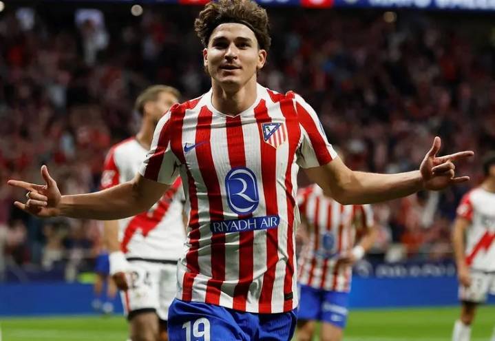 Julián Álvarez firma un ‘hat-trick’ salvador antes del duelo ante el Real Madrid