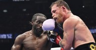 Terrence Crawford derrota a Canelo Álvarez y se queda con los títulos mundiales del mexicano