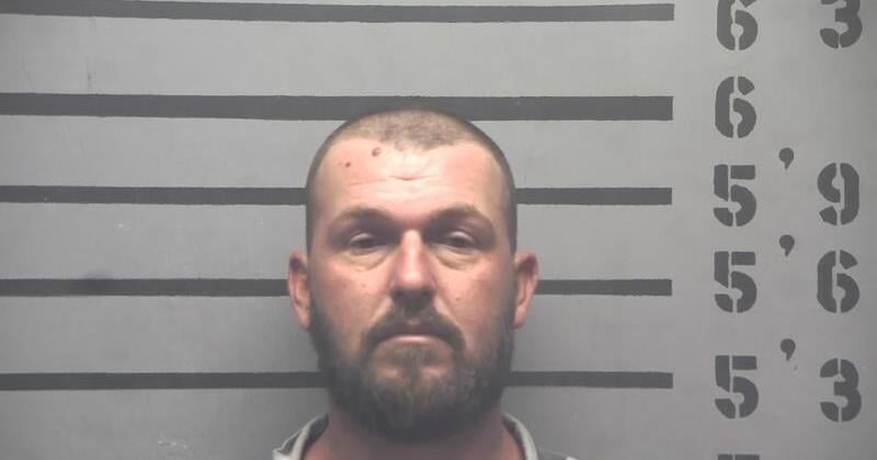 Volunteer boys basketball coach threatens to 'curb stomp' students, police say