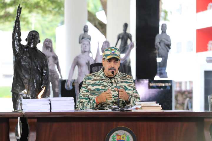 Presidente Maduro activó las Unidades Comunales Milicianas en todo el país