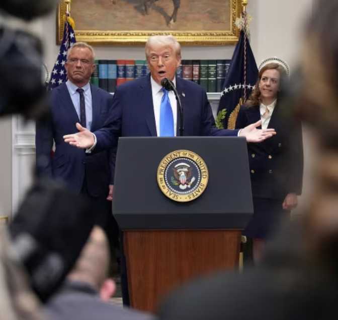Donald Trump “Corre el rumor, y no sé si es cierto, de que en Cuba no tienen acetaminofen porque no tienen dinero para comprarlo
