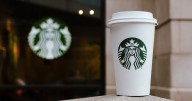La mala hora de Starbucks: qué hay detrás de los despidos masivos y de los cierres de puntos