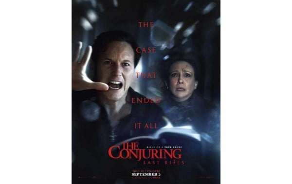 Reparten agua bendita en cine antes de entrar a ver El Conjuro