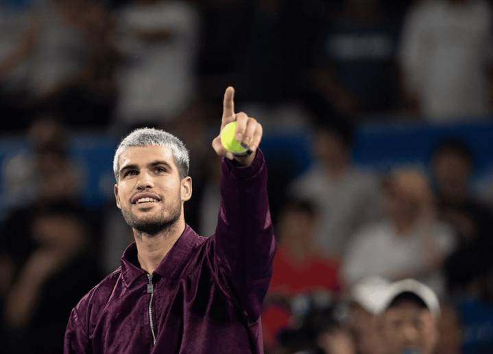 Avanza Carlos Alcaraz a la semifinal en Tokio