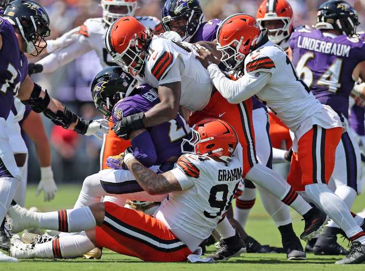 Unbelievable mistakes, familiar result as Browns drop to 0