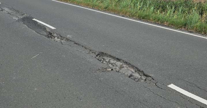 Bigger fix needed for drought-damaged Lincolnshire road that is 'not safe to drive over'