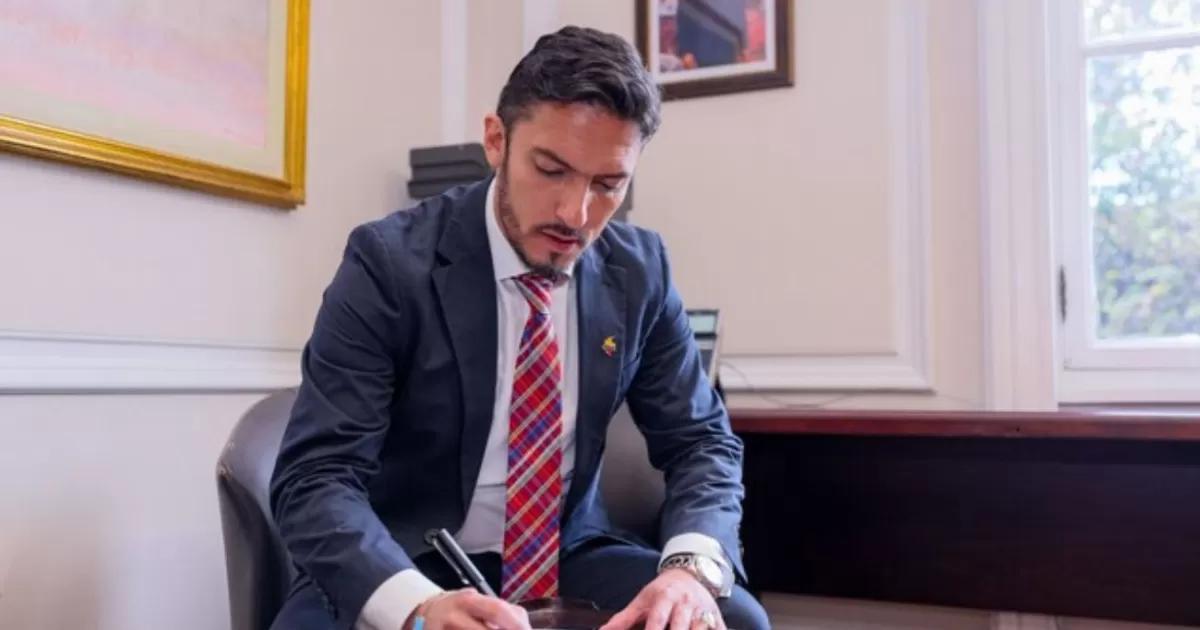 “Nadie me quita el orgullo de oír a mi presidente”: ministro Florián tras perder su visa