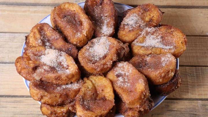 Con el pan que te sobró, hacete estas torrejas dulces para la merienda que son una delicia