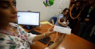 Embarazadas y menores de 5 años, primeros grupos en recibir la vacuna contra la gripe en Andalucía