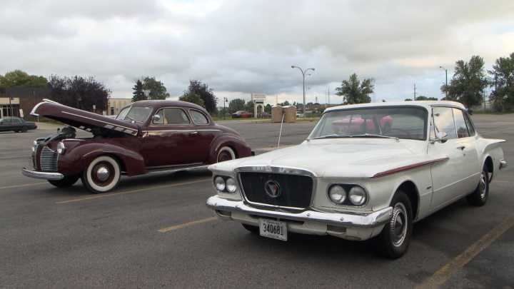 Classic cars, warm meals highlight Moorhead’s Cruise Night