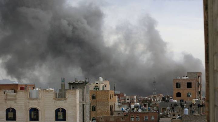 Israel bombardeó la capital de Yemen un día después de su ataque a la cúpula de Hamas en Doha