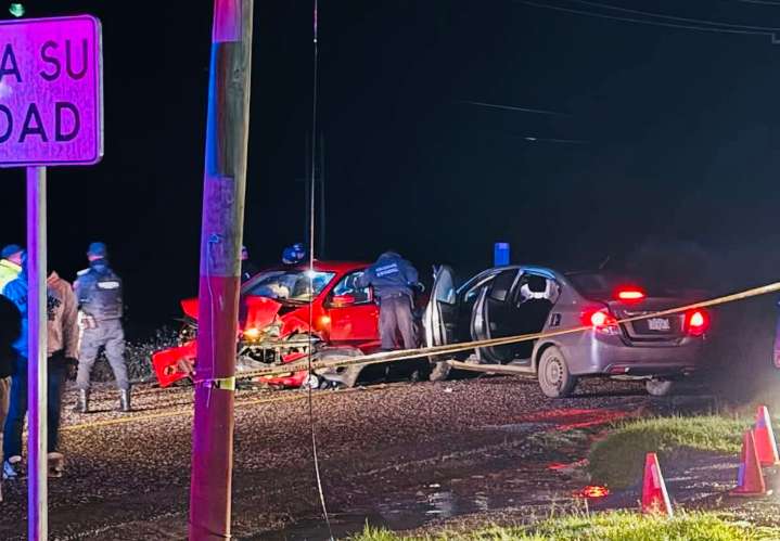 Chocan dos autos en la carretera Yucudá-Pinotepa, a la altura de Teposcolula; reportan un conductor fallecido