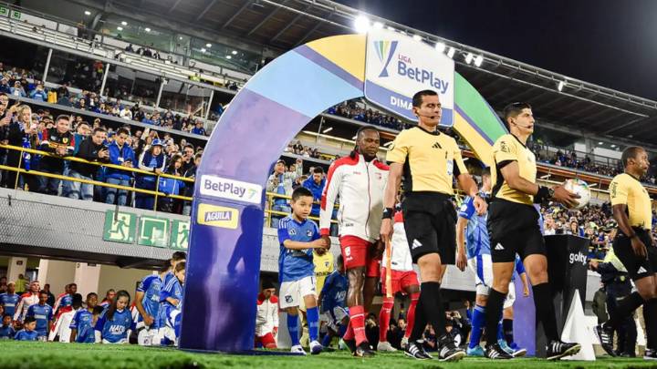 A nuevo refuerzo de Millonarios le sacaron la roja contra Santa Fe y ni había jugado