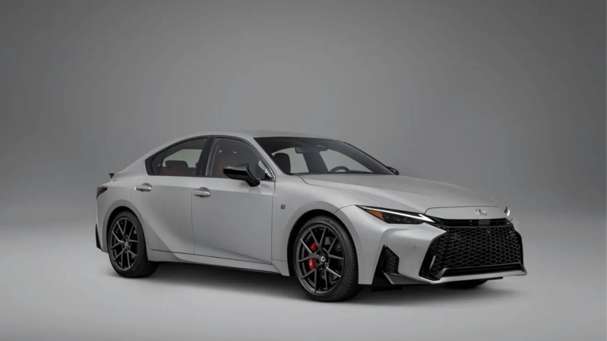 Deportivo y refinado: así llega el nuevo Lexus IS 2026