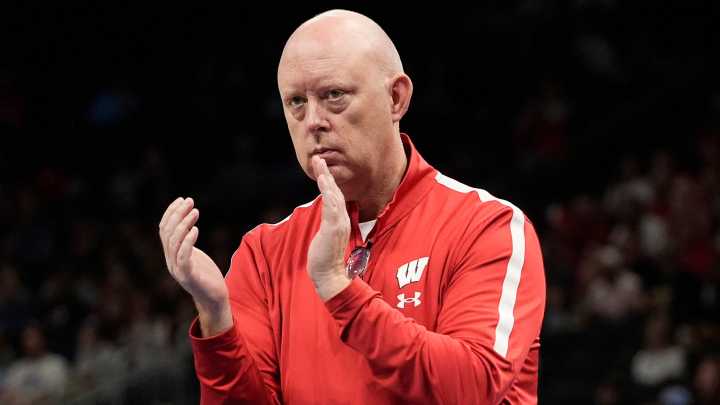 Wisconsin coach Kelly Sheffield comments on Badgers' win over Florida