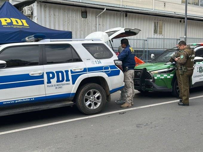 Encuentran cuerpo en avanzado estado de descomposición dentro de un auto en las cercanías del Hospital Van Buren de Valparaíso