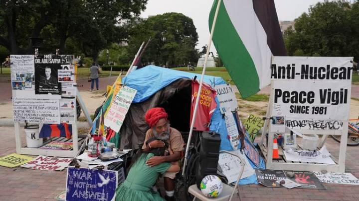 Donald Trump orders 'take down' of 44-year-old peace vigil opposite White House