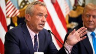 +Mil trabajadores del Departamento de Salud y Recursos Humanos pide la renuncia de Robert F. Kennedy Jr