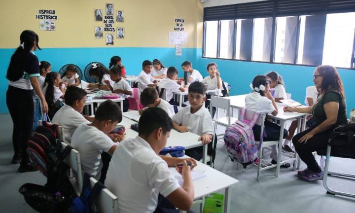 Bricomiles rehabilitan 100% escuelas y garantizan histórico inicio de año escolar