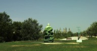 La escultura más "rara" de Zaragoza está en el barrio Jesús y divide a los zaragozanos: ¿arte o fealdad?