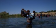 Greg Abbott y la controversial ley SB4 ¿Cómo afectan sus políticas migratorias a los inmigrantes en Texas?