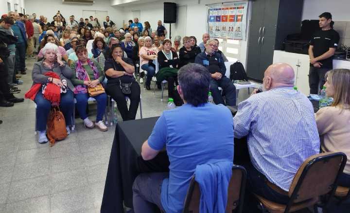 Candidatos del peronismo se reunieron con jubilados y jubiladas
