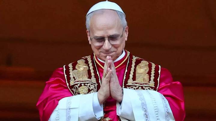 Papa León XIV cumple 70 años: fieles abarrotan la plaza...