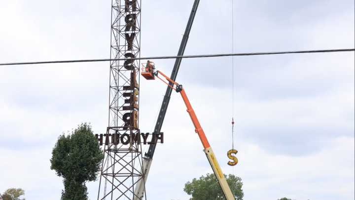 'Chrysler-Plymouth Tower' historic sign removed for refurbishment and relocation to Route 66