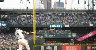 Cal Raleigh hits his 60th home run of the season, becoming the 7th MLB player to achieve the feat
