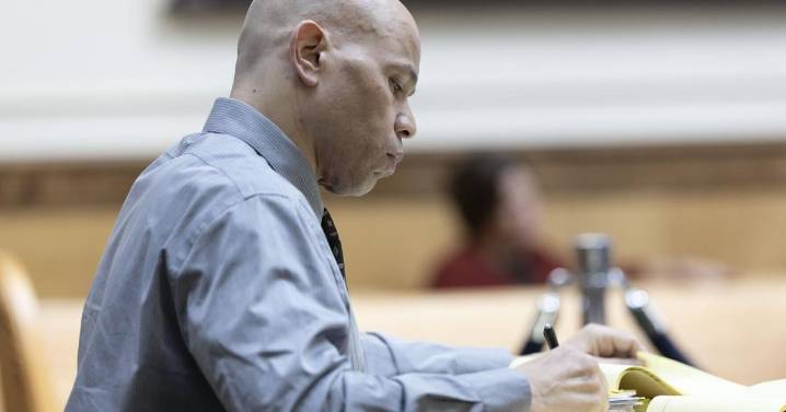 Defense expert's qualifications disputed in child rape case