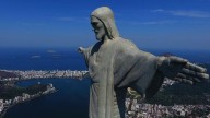 Hombre se lanza desde el Cristo Redentor sin permiso