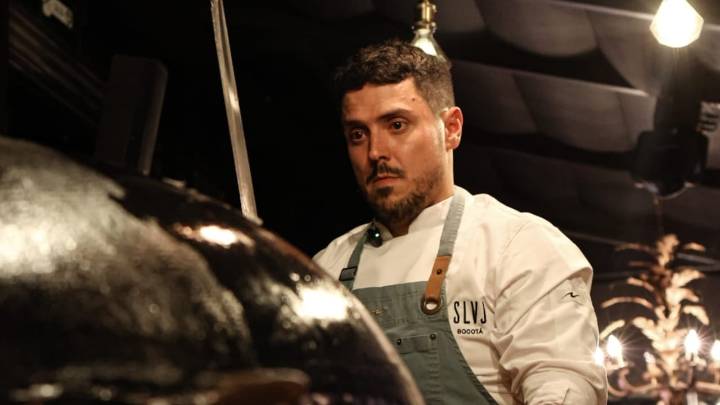Así se vive un ronqueo, la milenaria técnica japonesa que realiza el chef Fermin Azkué en Bogotá
