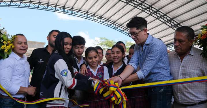 Felices: en este municipio cafetero pasaron de tener un elefante blanco a estrenar colegio y laboratorio