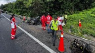 Choque frontal entre auto y pipa en la autopista México-Tuxpan deja tres personas fallecidas en Puebla