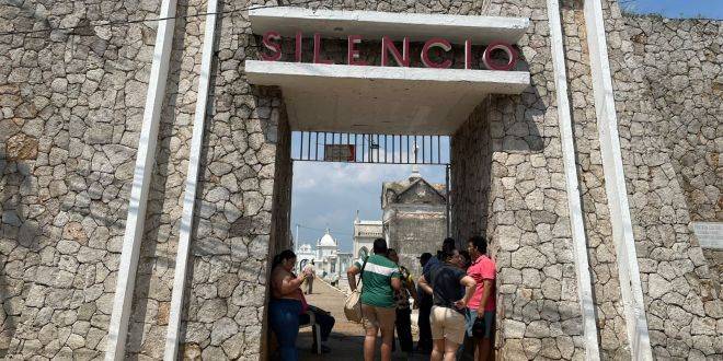 Alistan fumigación contra el dengue en panteones