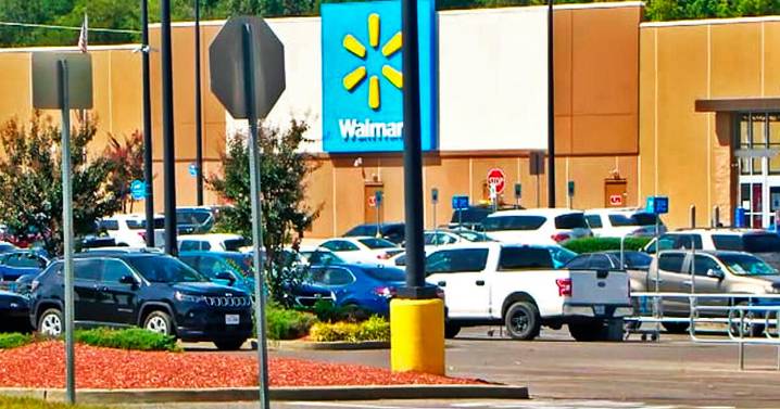 Pánico en Walmart: empleado asesina a apuñaladas a presunto atacante en tienda y esta es su actual situación tras incidente