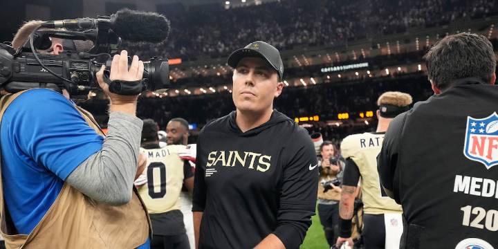 Saints’ untimely sloppiness undermines Kellen Moore’s otherwise competitive coaching debut