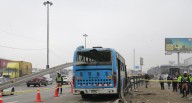 Ate: el momento exacto en el que bus choca contra valla metálica en Vía Evitamiento 