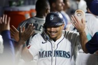 Deadspin | Four-run outburst lifts Mariners over Cardinals