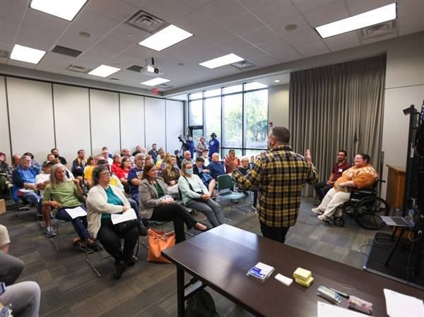 Residents discuss the future of Toledo's residential trash collection