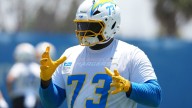 Chargers’ Mekhi Becton exits Chiefs showdown amid injury scare
