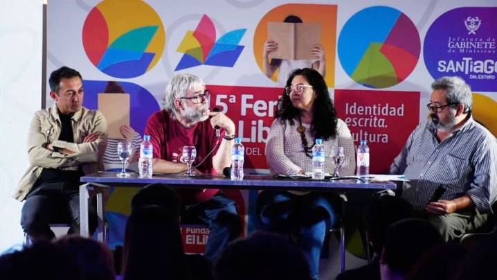 El folclore y la identidad fueron eje de debate en la 15° Feria del Libro de Santiago…