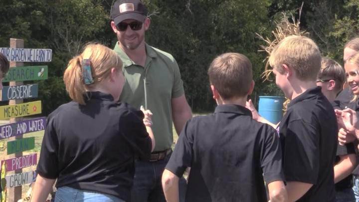Farm to Table program at Barren Co. Schools inspires, ag commissioner visits district