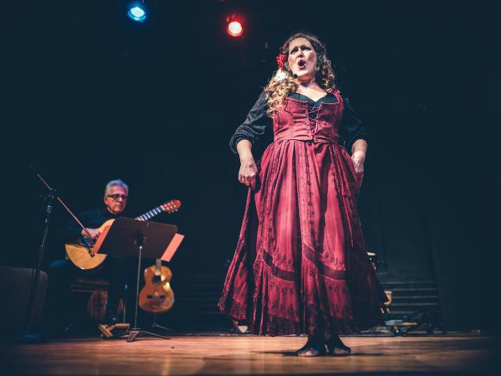 Miss Manners: They were singing along at the opera ... come on!