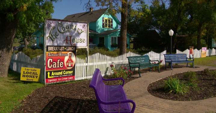 At McGregor's School House Cafe, meals are served with a dose of history