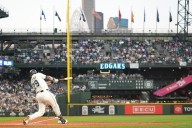 Cal Raleigh hits his 60th home run of the season, becoming the 7th MLB player to achieve the feat