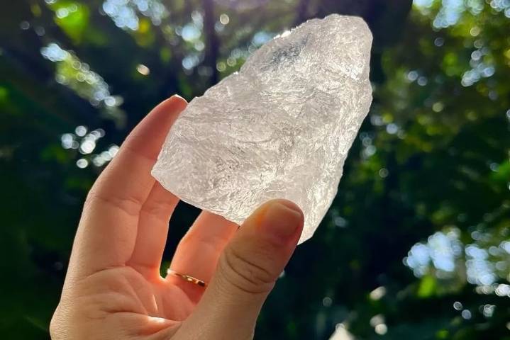 Qué pasa si humedeces la piedra de alumbre en alcohol