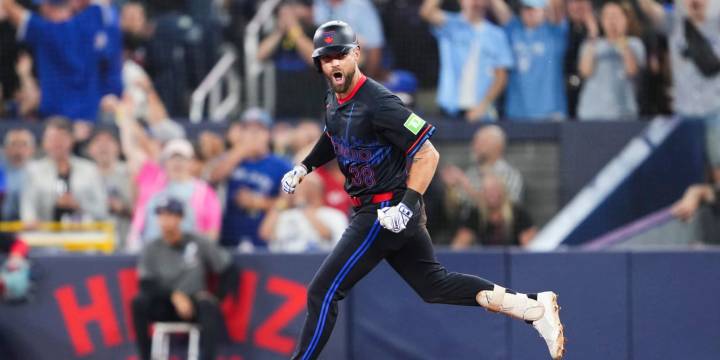 Nathan Lukes hits go-ahead homer as Blue Jays near AL East title